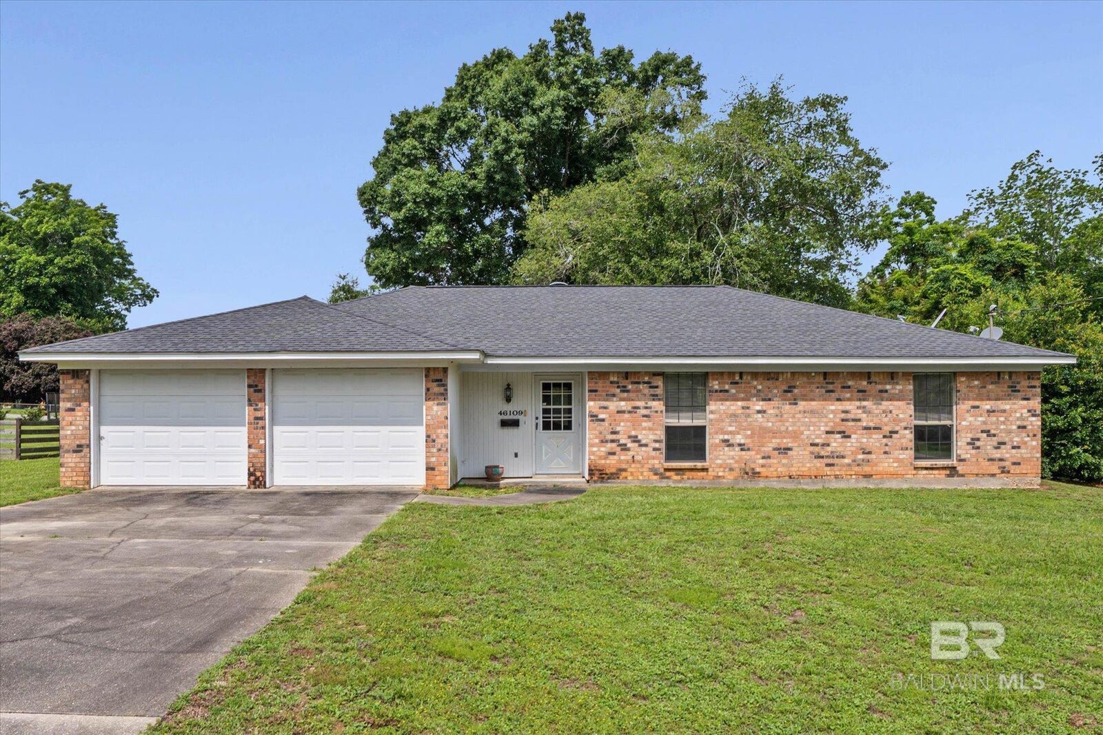 Property Photo:  46109 Dawn Circle  AL 36507 