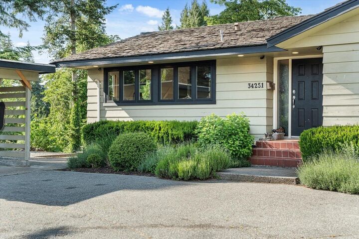 Photo de la propriété:  34251 George Ferguson Way  BC V2S 2N6 
