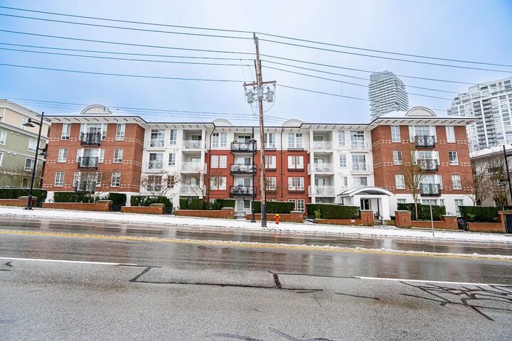 Property Photo: 618 Como Lake Avenue 213 BC V3J 0G1