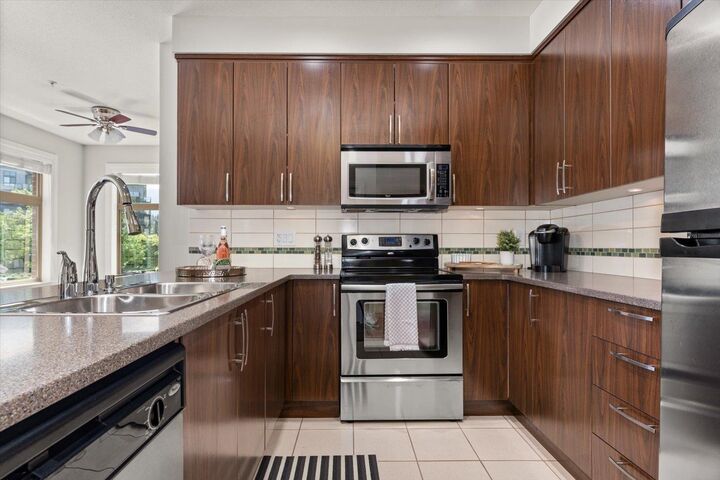 Property Photo:  45530 Market Way 203  BC V2R 0M5 