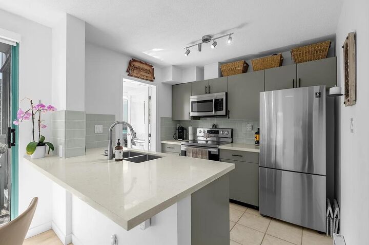 Property Photo: 939 Homer Street 2604 BC V6B 2W6