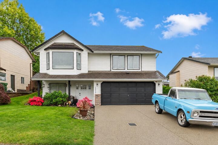 3924 Waterton Crescent — photo 1