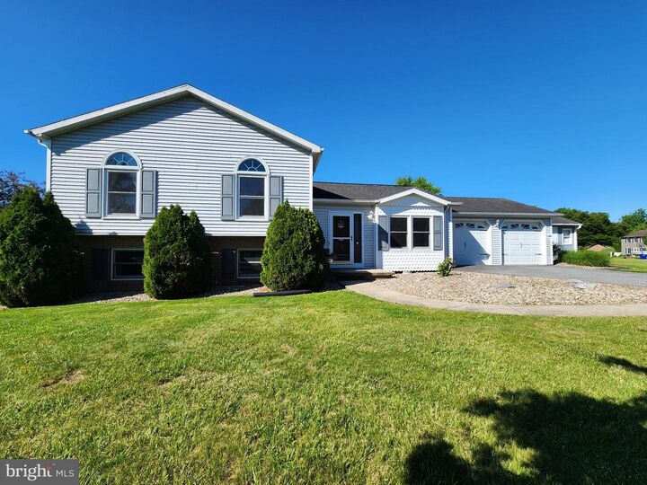 Property Photo:  43 Wheatfield Drive  PA 17015 