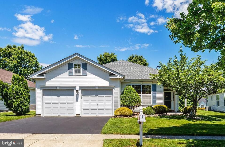Property Photo:  46 Minuteman Circle  NJ 08501 