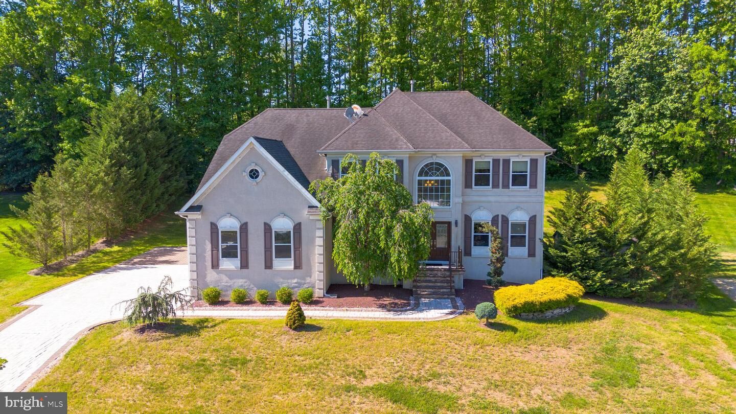 Property Photo:  20 Forest Lane  NJ 08831 