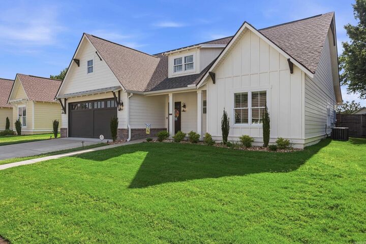 Property Photo:  940 Woodland Cove  AR 72034 