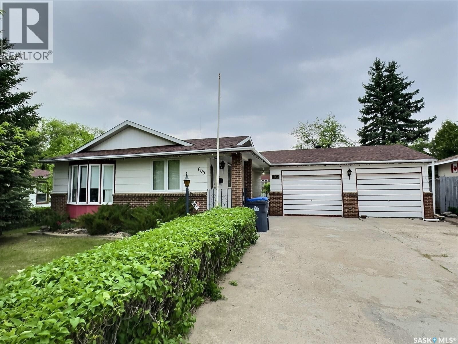Property Photo:  609 Henry Street  SK S4A 2B7 