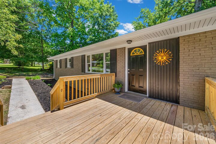 Property Photo:  2111 Shalimar Drive  NC 28216 
