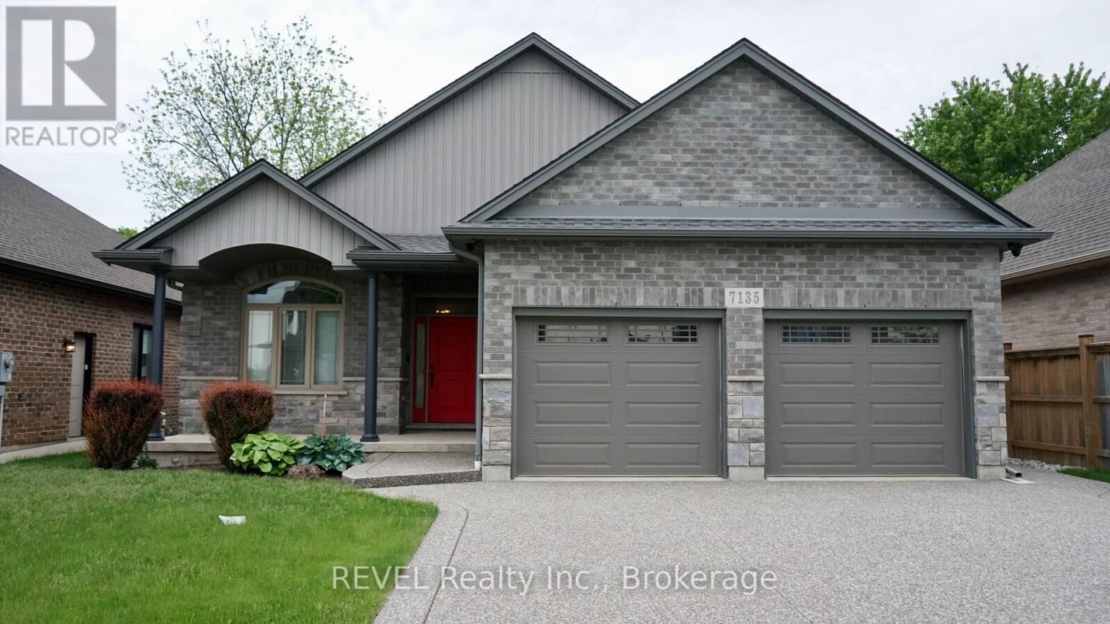 Property Photo: 7135 Optimist Lane ON L2E 0B2