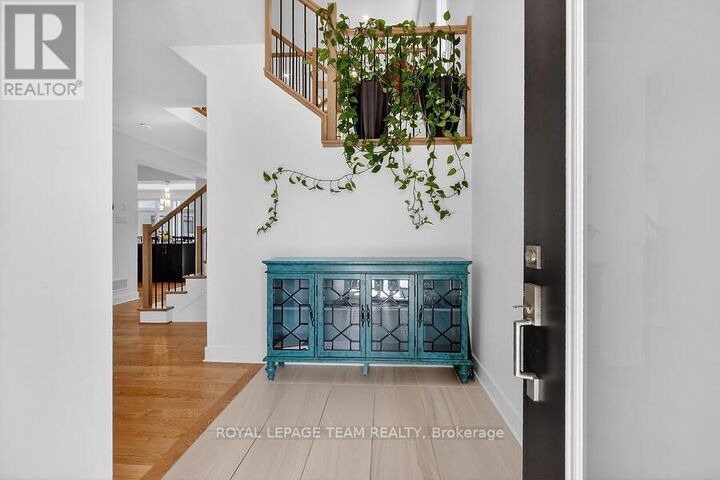 Property Photo:  950 Islington Way  ON K1A 0T7 
