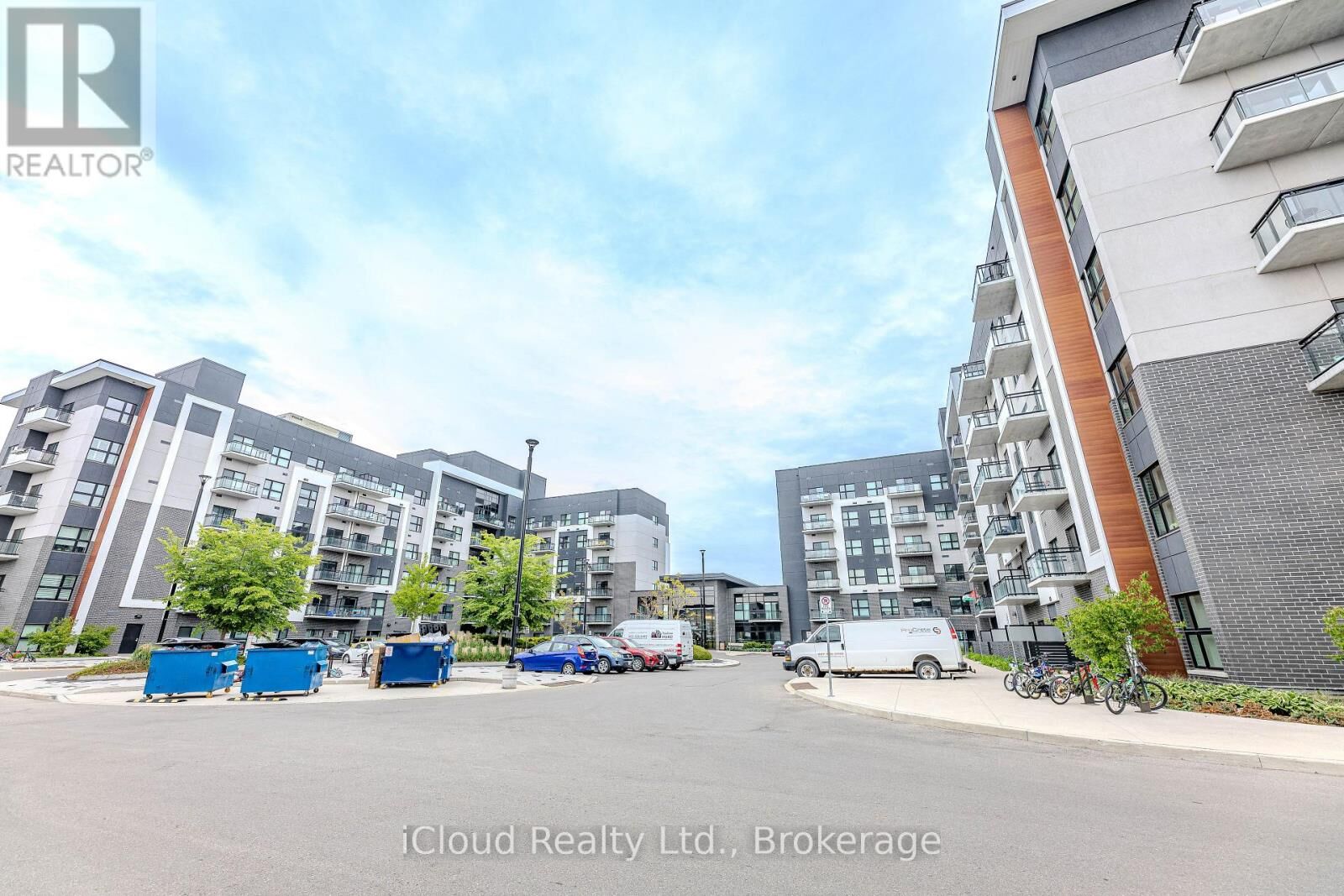 Property Photo:  102 Grovewood Common 121  ON L6H 0X2 