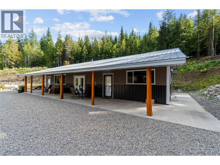Property Photo: 4920 Ivy Road BC V0E 1T0