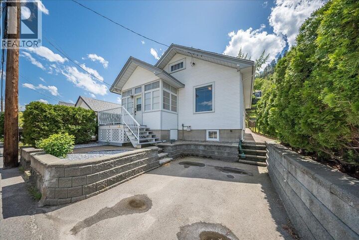 Property Photo: 426 Austad Lane BC V1R 3K6