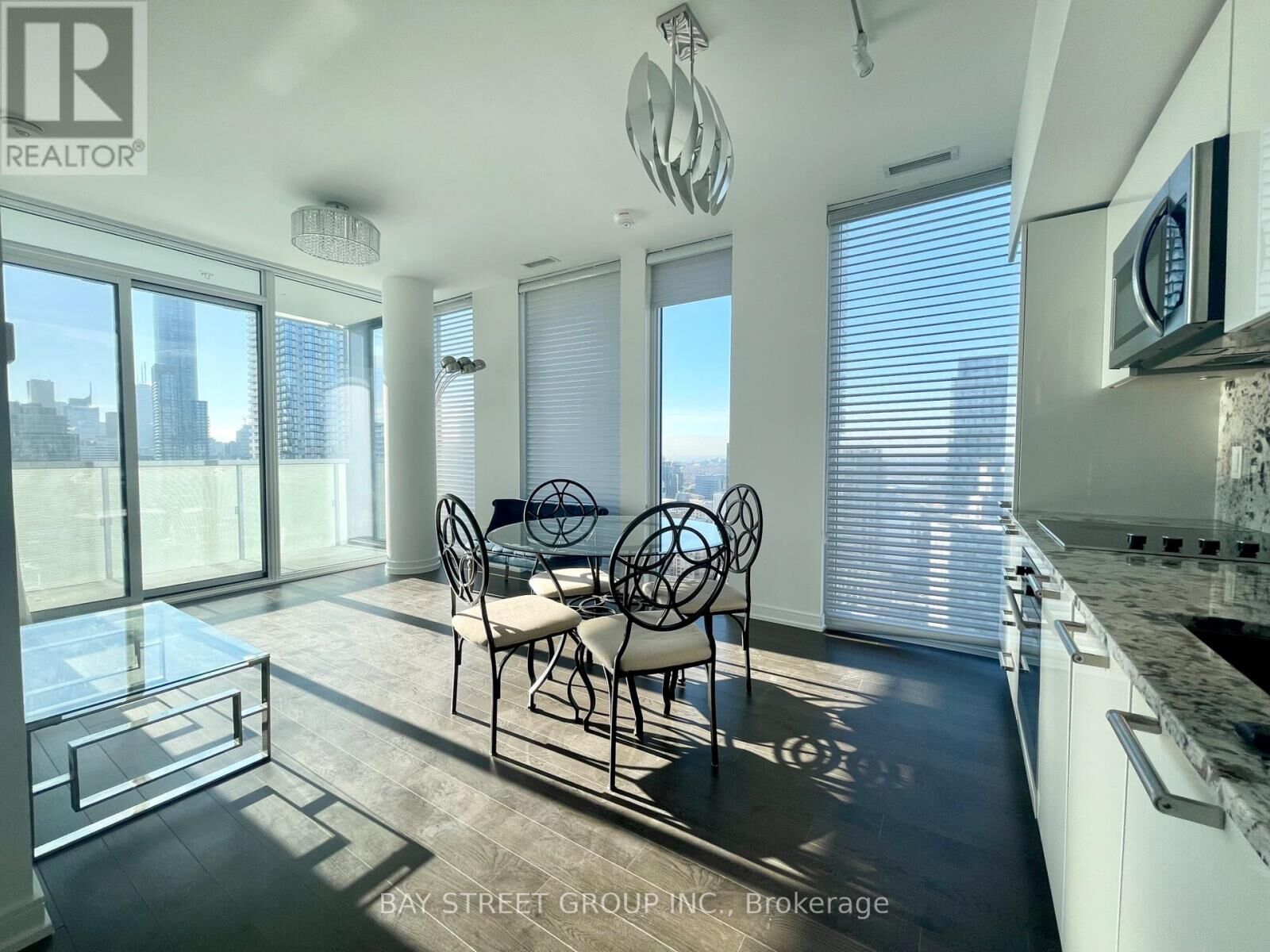 Property Photo:  28 Wellesley Street East 3202  ON M4Y 1G3 