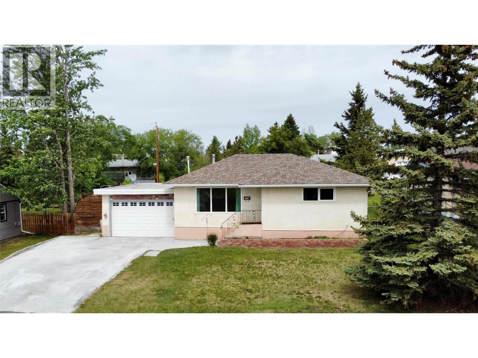 Property Photo: 1008 95 Avenue BC V1G 1C8