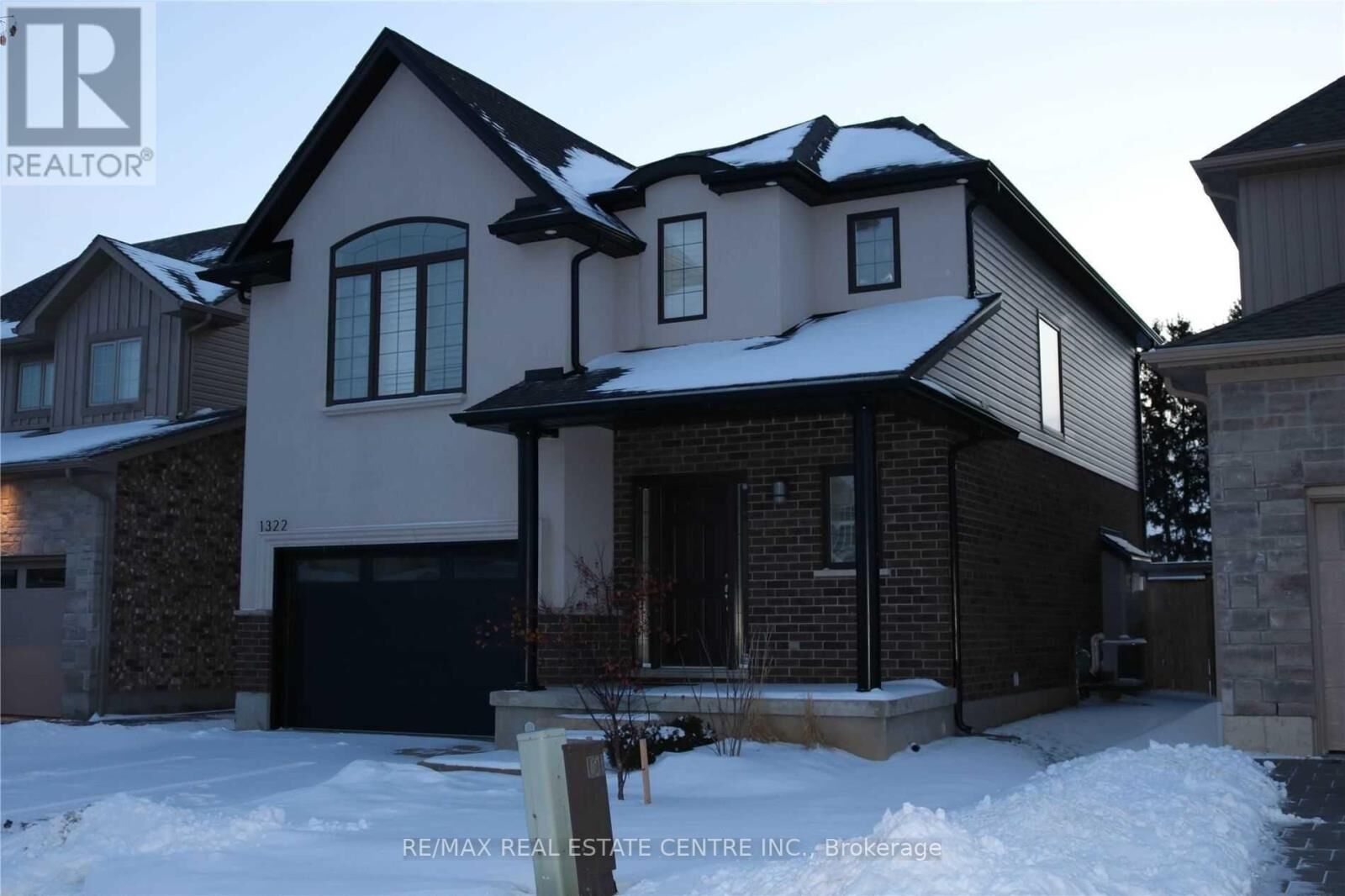 Property Photo:  1322 Pleasantview Drive  ON N5X 4P5 