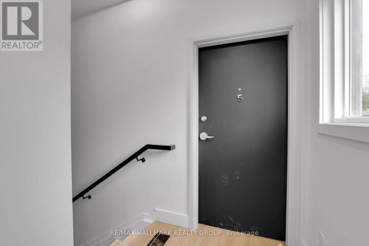 Property Photo:  109 Russell Avenue 4  ON K1N 7X2 