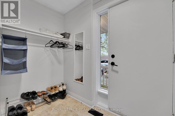 Property Photo: 282 Dalehurst Drive 20 ON K2G 4J5