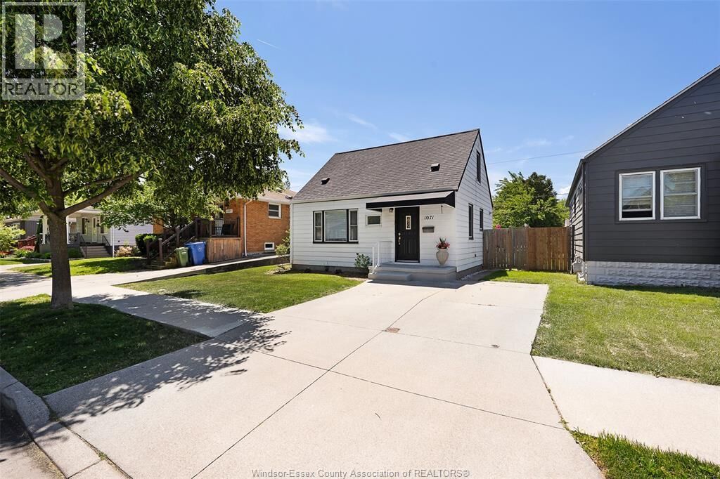 Property Photo: 1071 Fairview Boulevard ON N8S 3E6