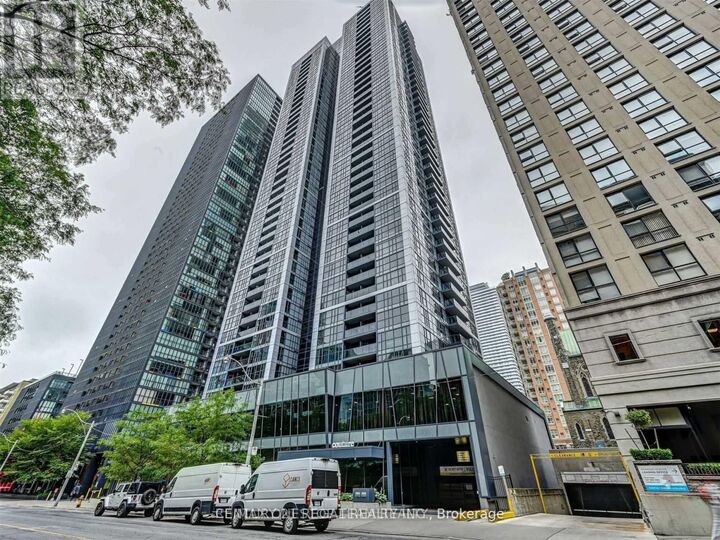 Property Photo:  28 Ted Rogers Way 2911  ON M4Y 2J4 