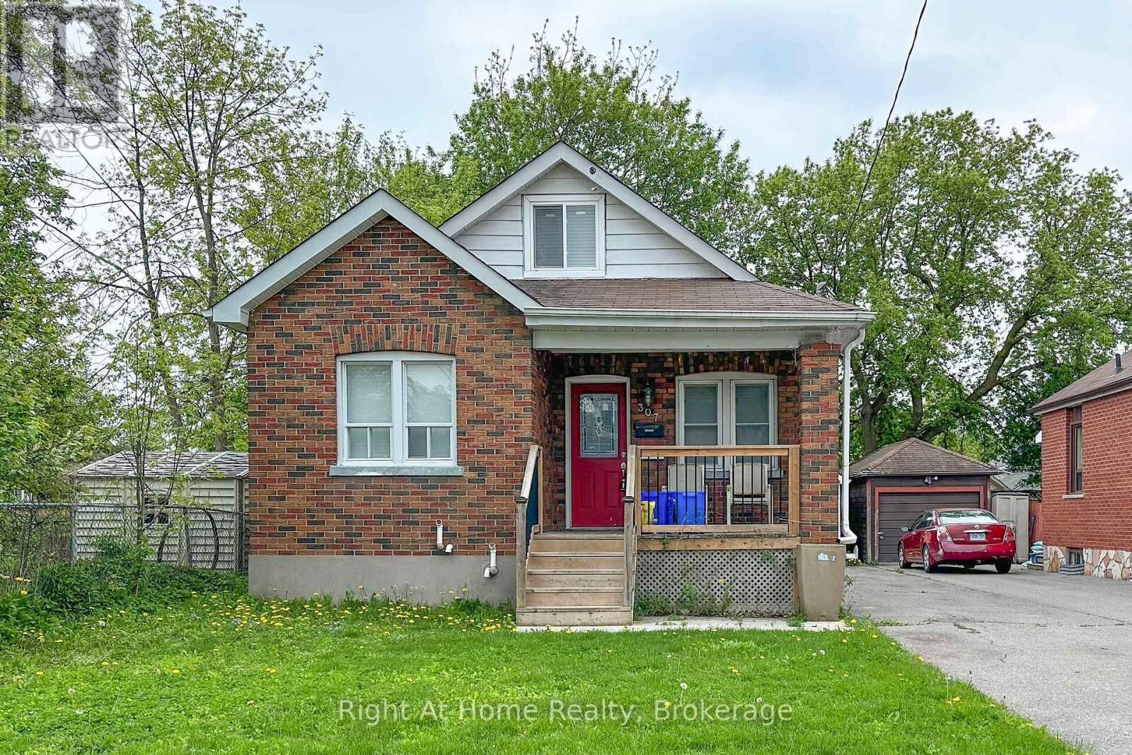 Photo de la propriété:  307 Vimy Avenue Main  ON L1H 2M9 