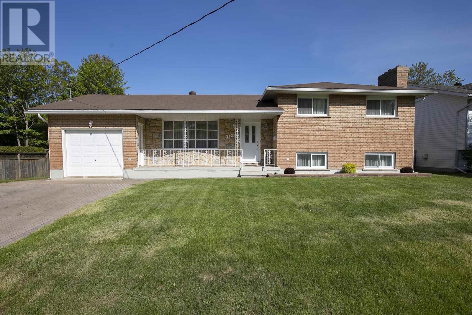 Property Photo:  2134 Queen St E  ON P6A 5T7 