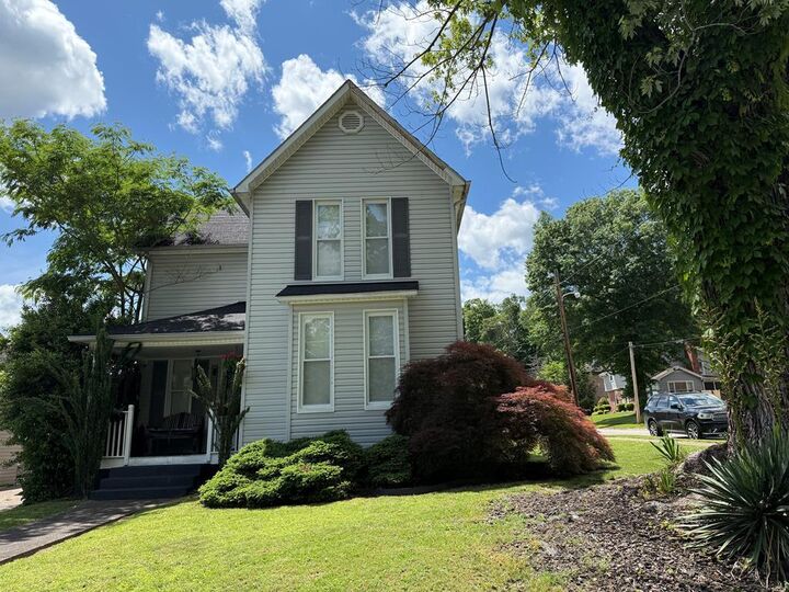 Property Photo:  525 College  KY 41240 