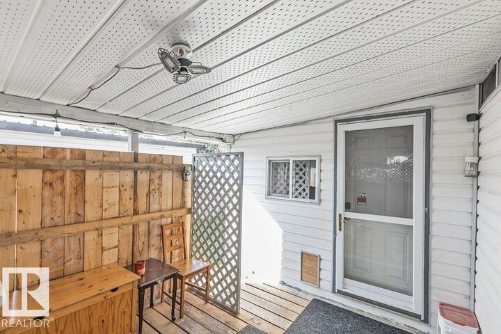 Property Photo:  862 West Coast Bay NW  AB T5S 1T6 
