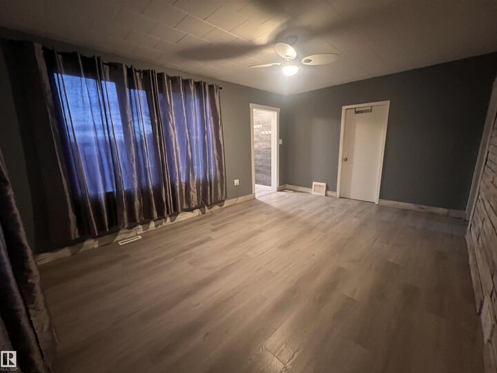 Photo de la propriété:  69 Railway Avenue  AB T0B 4E0 