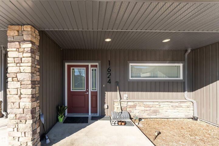 Property Photo: 1624 33A Street NW AB T6T 0Y1
