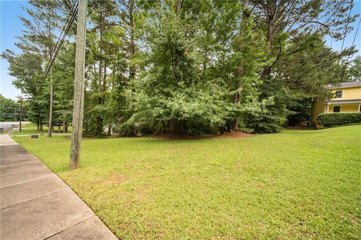 Property Photo: 3570 Burlingham Drive GA 30038