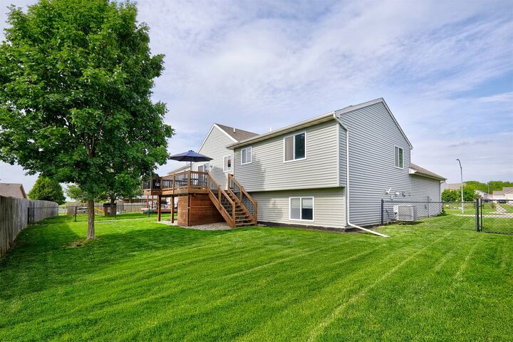 Property Photo:  3304 Poplar Drive SW  IA 50035 