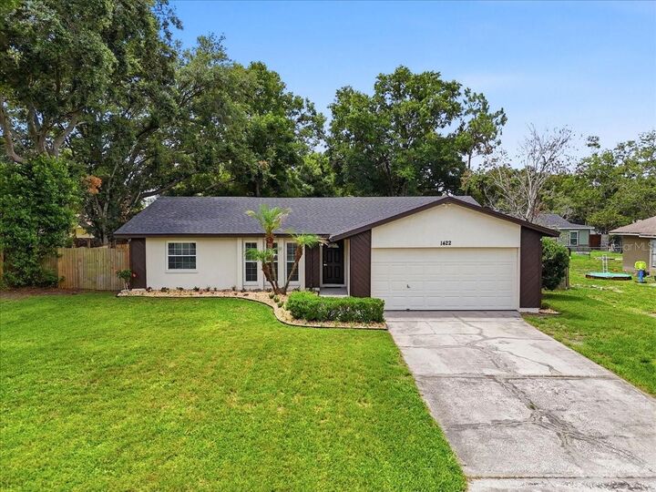 Property Photo:  1422 Periwinkle Court  FL 33811 