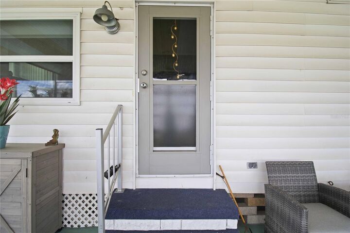 Property Photo:  5402 Chateau Lane  FL 34207 