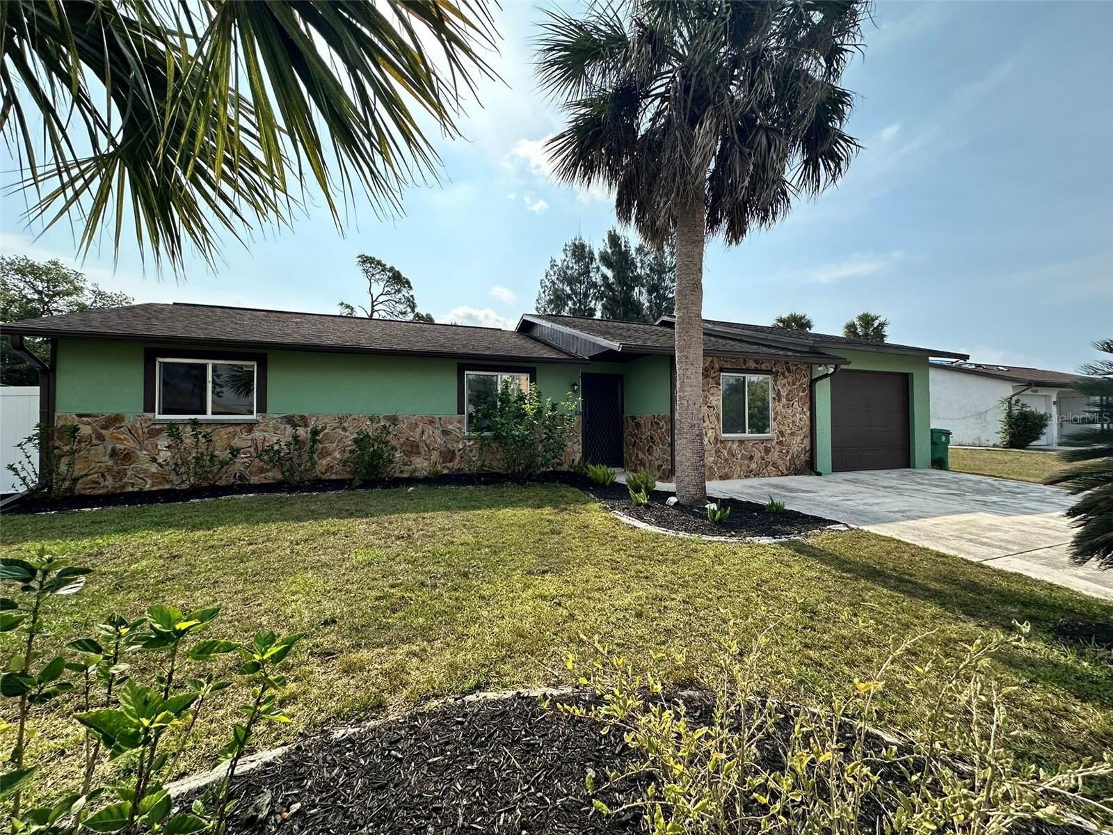 Property Photo: 390 Kenova Street FL 33954