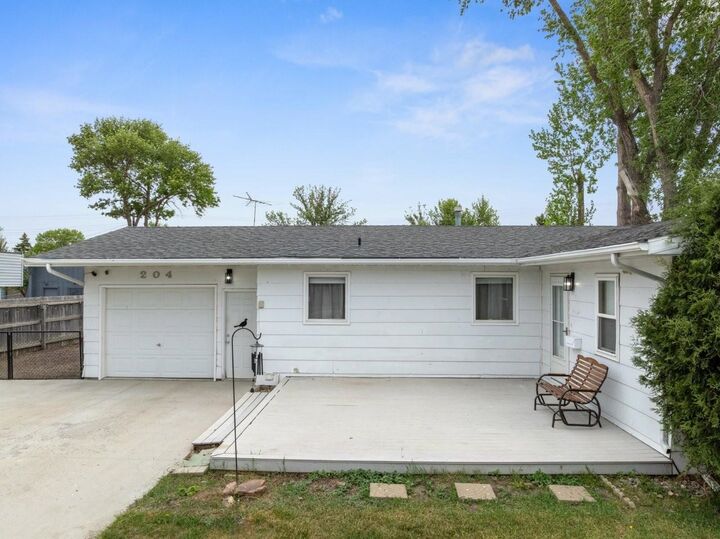 Property Photo: 204 2nd St NE ND 58785