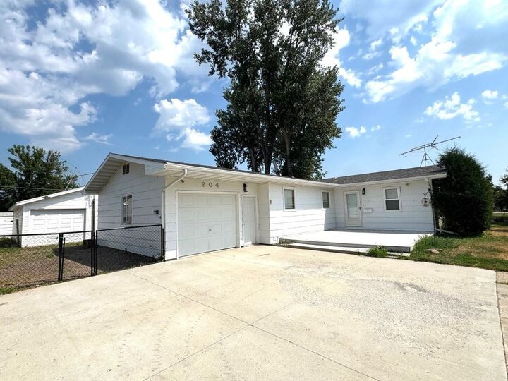 Property Photo:  204 2nd St NE  ND 58785 