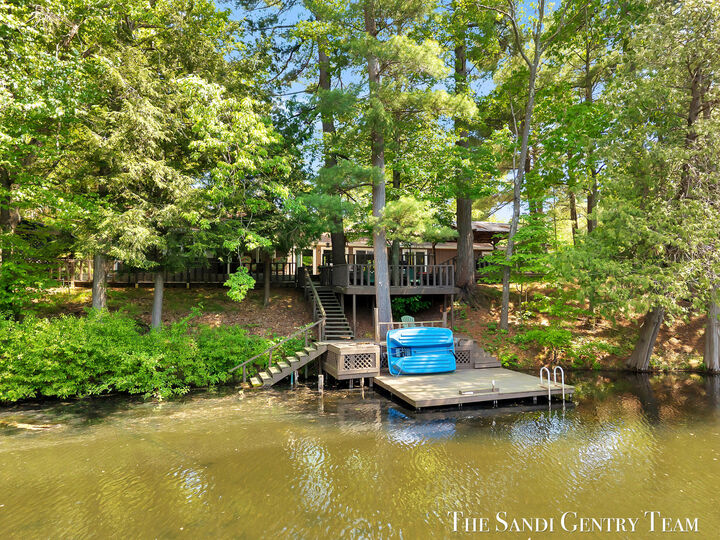 Property Photo:  602 Fruitvale Road  MI 49437 