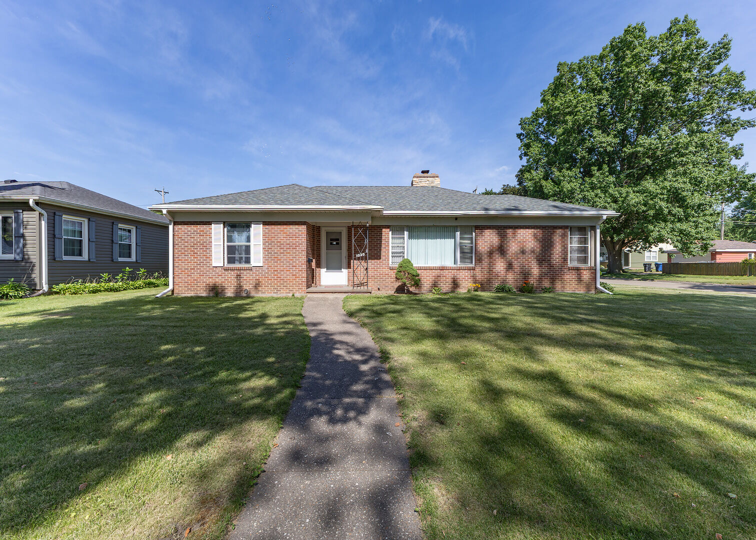 Property Photo:  1030 N 3rd Street  IA 52732 