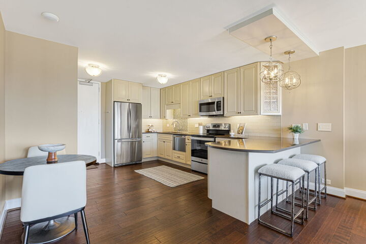 Property Photo: 2020 N Lincoln Park West 18C IL 60614