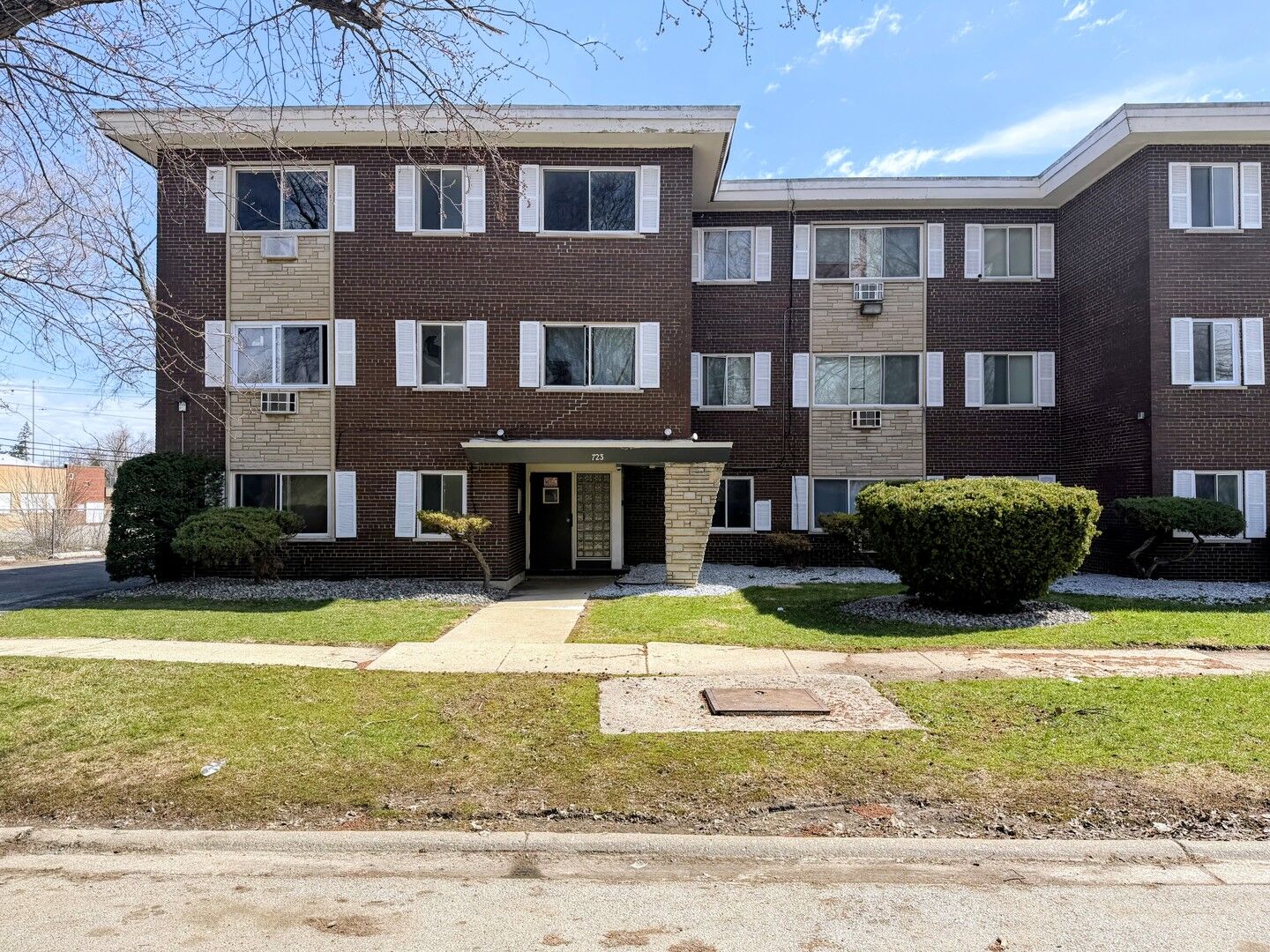 Property Photo:  723 Grant Avenue 2F  IL 60411 