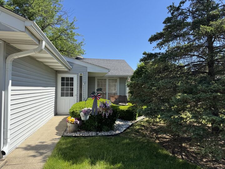 Property Photo: 7304 Lynda Court IL 60020