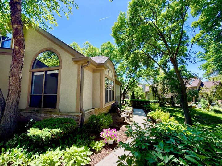 Property Photo:  113 Chatsworth Circle  IL 60194 