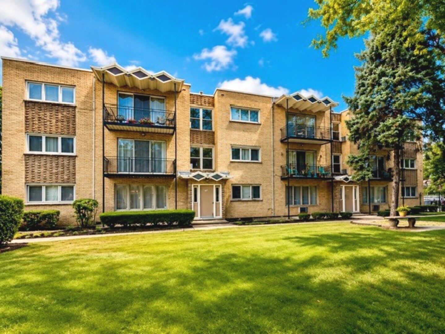 Property Photo:  8449 S Kedzie Avenue 101  IL 60652 