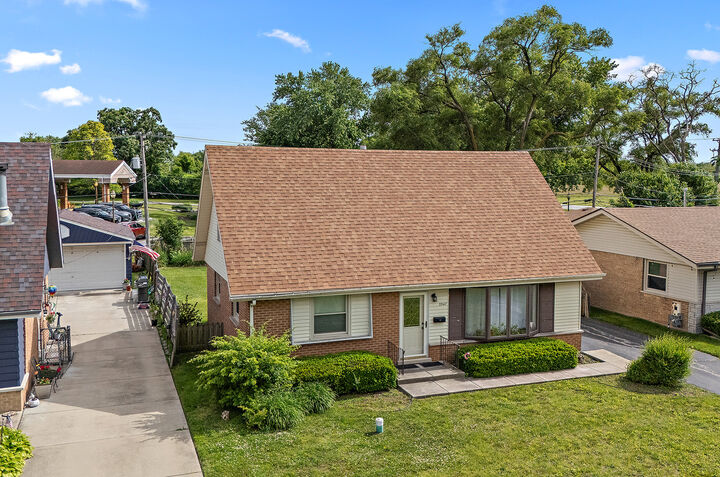 Property Photo: 5547 Fairway Drive IL 60418
