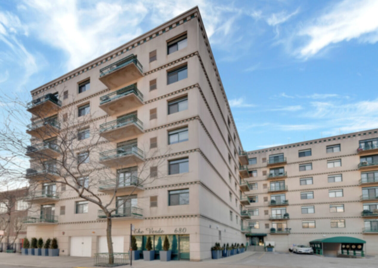 Property Photo:  680 N Green Street 304  IL 60642 