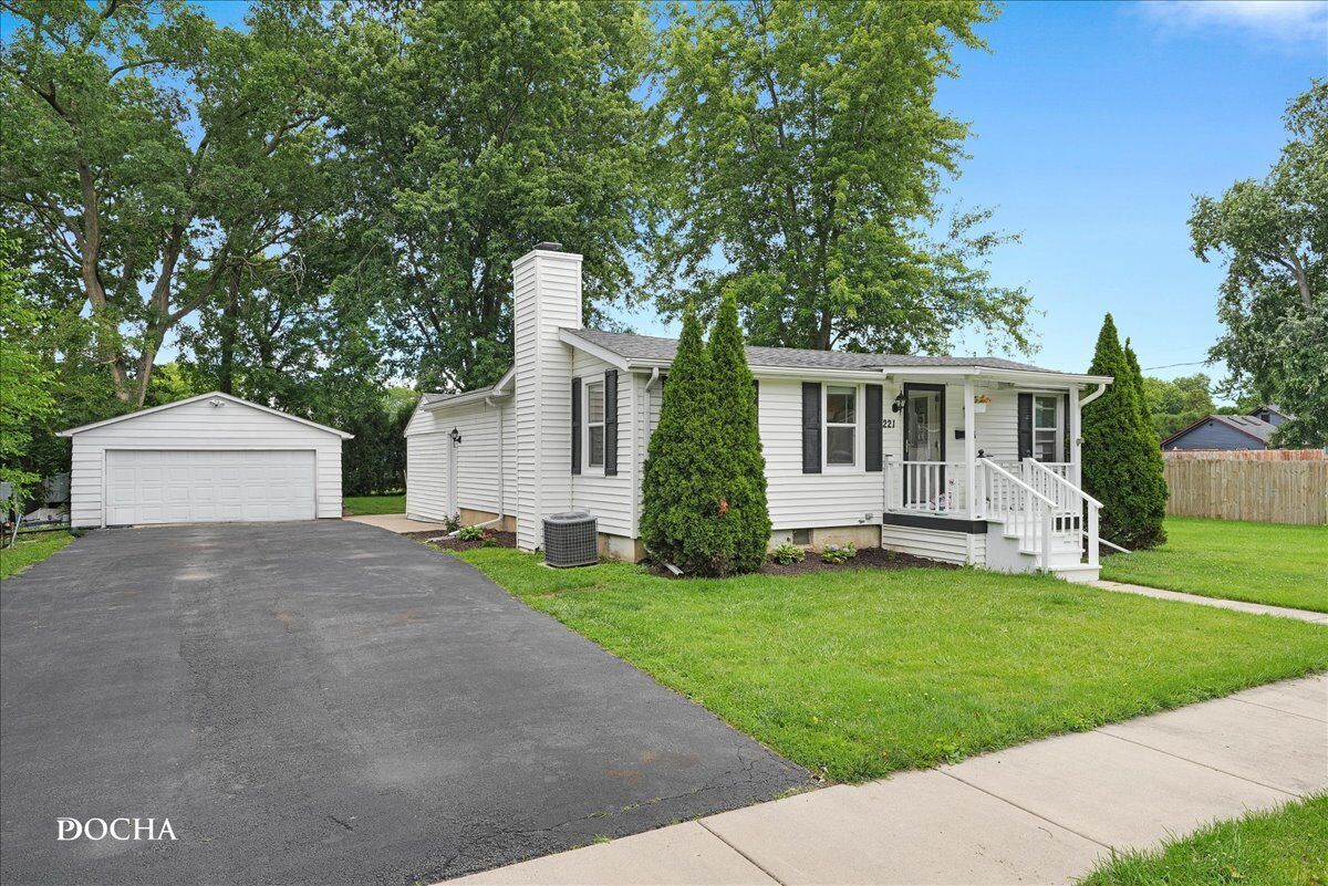 Property Photo:  221 Boulevard Street  IL 60548 