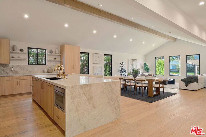 Property Photo:  13949 Cumpston Street  CA 91401 