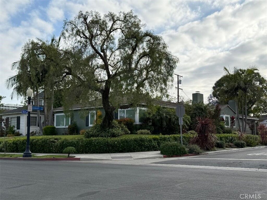 Property Photo:  730 E Roosevelt  CA 90807 