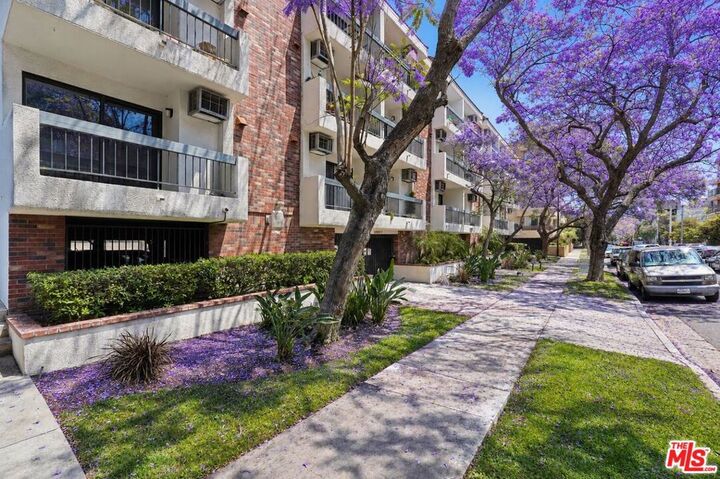 Property Photo:  320 Arnaz Drive  CA 90048 